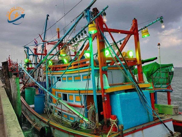 Đèn Đánh Cá 1200W Thu Hút Cá Cực Mạnh – Sáng Nhanh, Bền Bỉ Vượt Thời Gian 